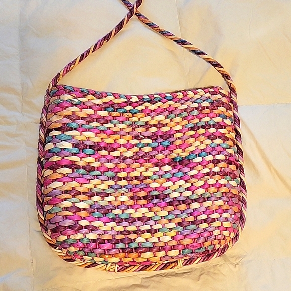 Lot of two purses: 1 beaded white clutch and 1 multicolored beach bag with strap - Picture 4 of 16